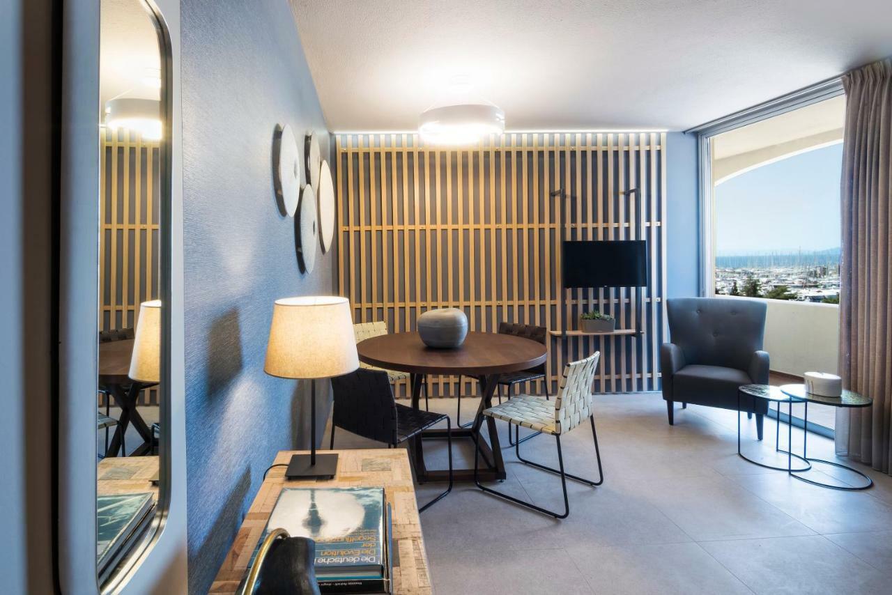 Premium One-Bedroom Apartment Side Sea View