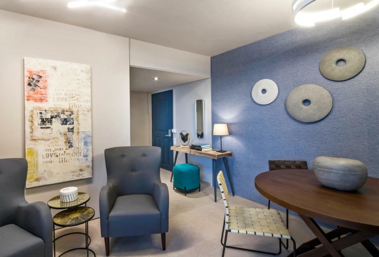 Premium One-Bedroom Apartment Side Sea View
